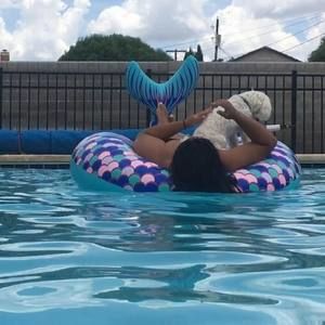 Meet your Posher, Noemi